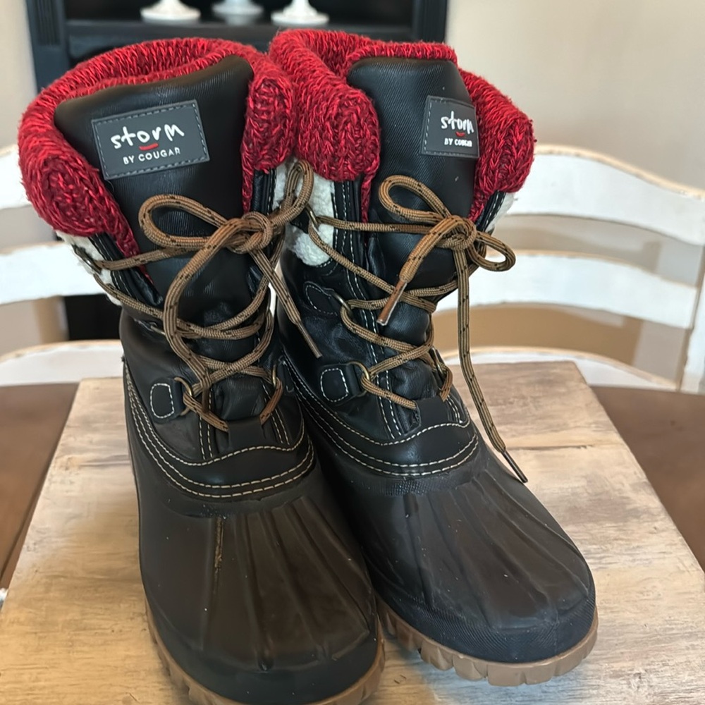 Cougar Black and Red Knit Winter Boots
